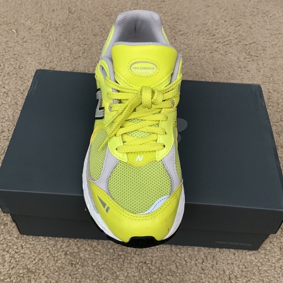 New Balance 2002 R (Neon Green) - Picture 2 of 6